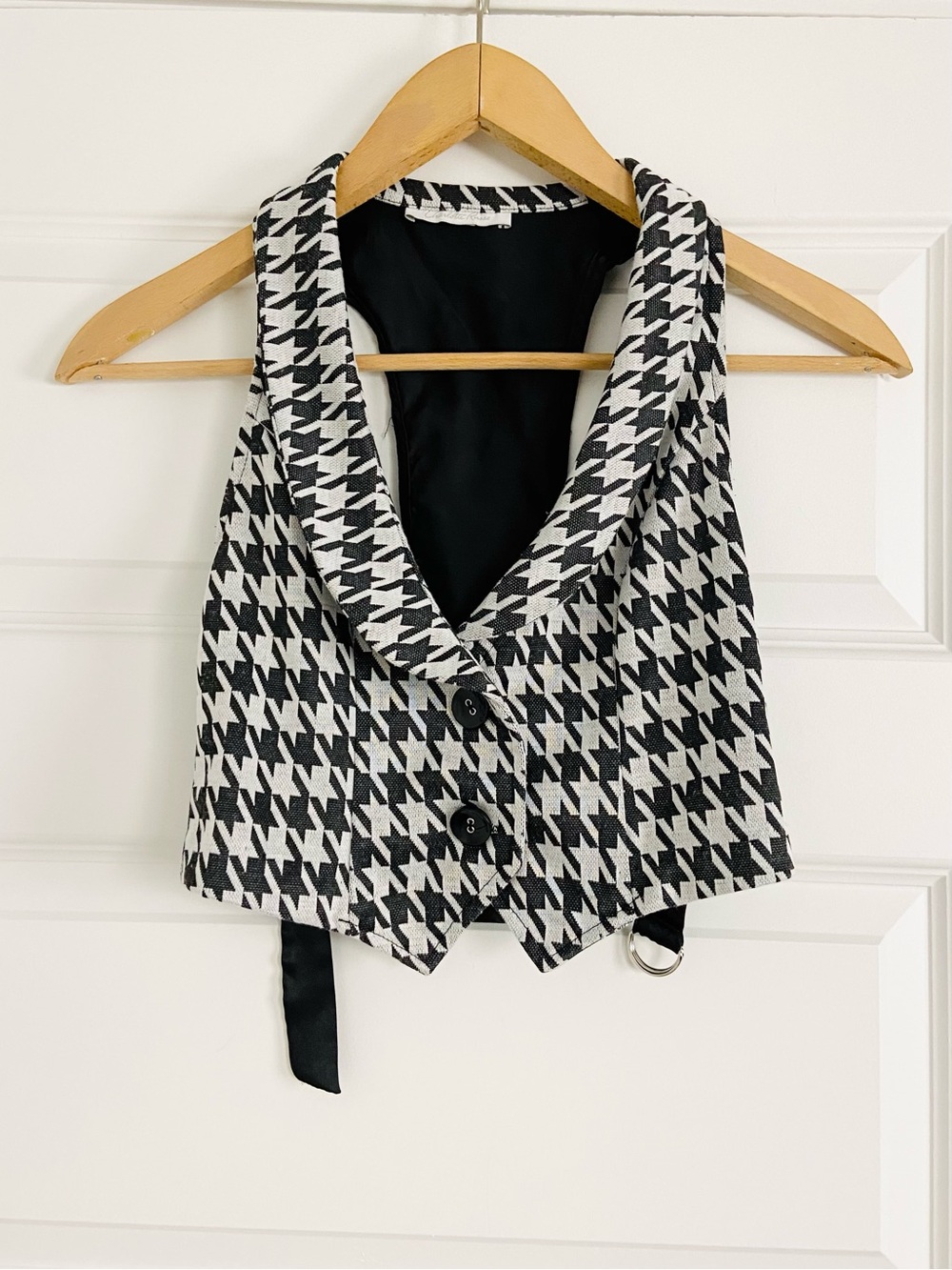 Charlotte Russe Y2K Houndstooth Black & White Cropped Satin Back Halter Vest